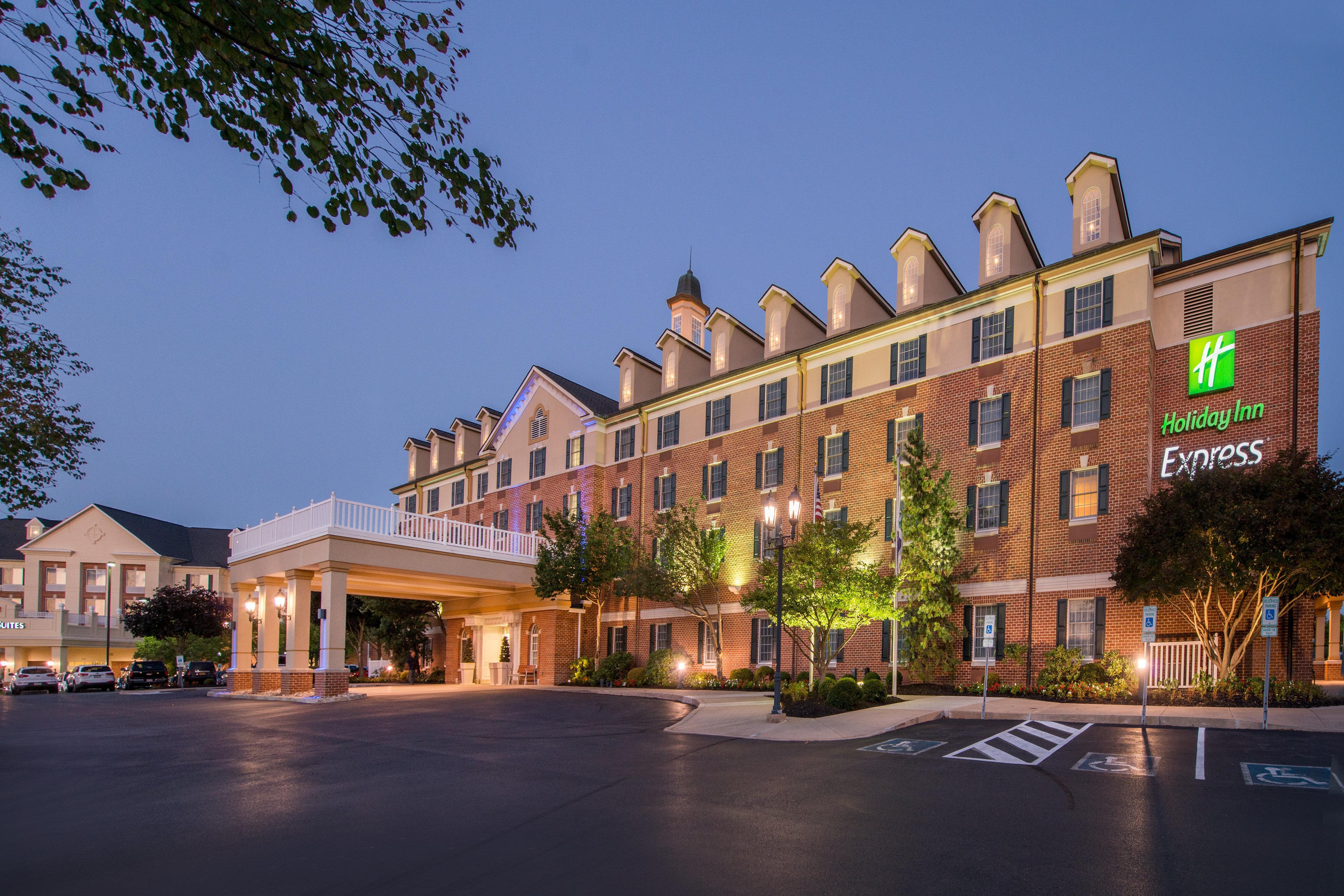 Holiday Inn Express State College At Williamsburg Square, An Ihg Hotel Exteriör bild